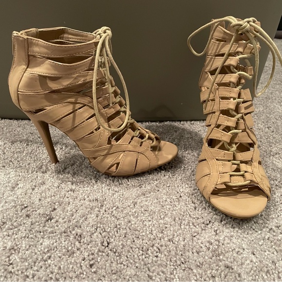 Anne Michell nude color heels size 7 - Picture 2 of 3
